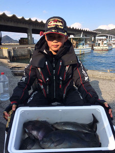 福岡の小6の山本君、クロ、石鯛釣りを楽しんだ
