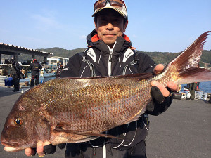 北九州の内田さん、65cm真鯛GET