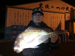 北九州の広吉さん、57cm真鯛GET
