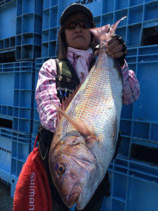 北九州の前田さん、65cm真鯛GET