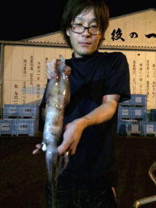 北九州の飯牟礼さん、夜焚きのイカ釣りを楽しんだ