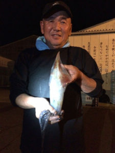 大分の豊東さん、夜焚きのイカ釣りを楽しんだ