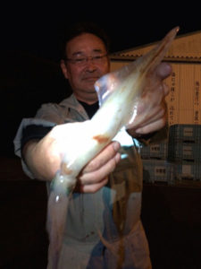 大分の後藤さん、夜焚きのイカ釣りを楽しんだ